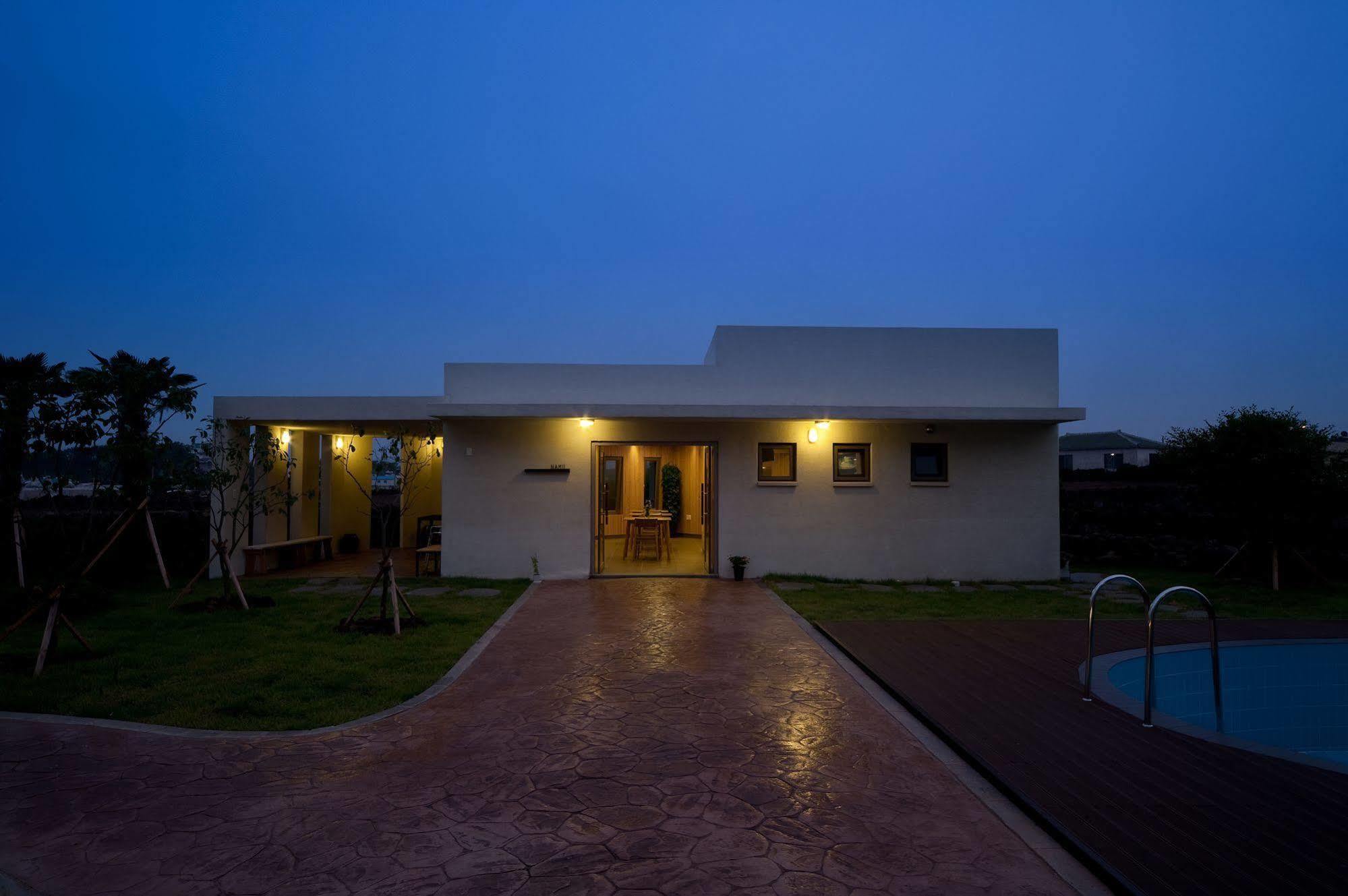 Comma&Spa Resort Seogwipo Exterior photo