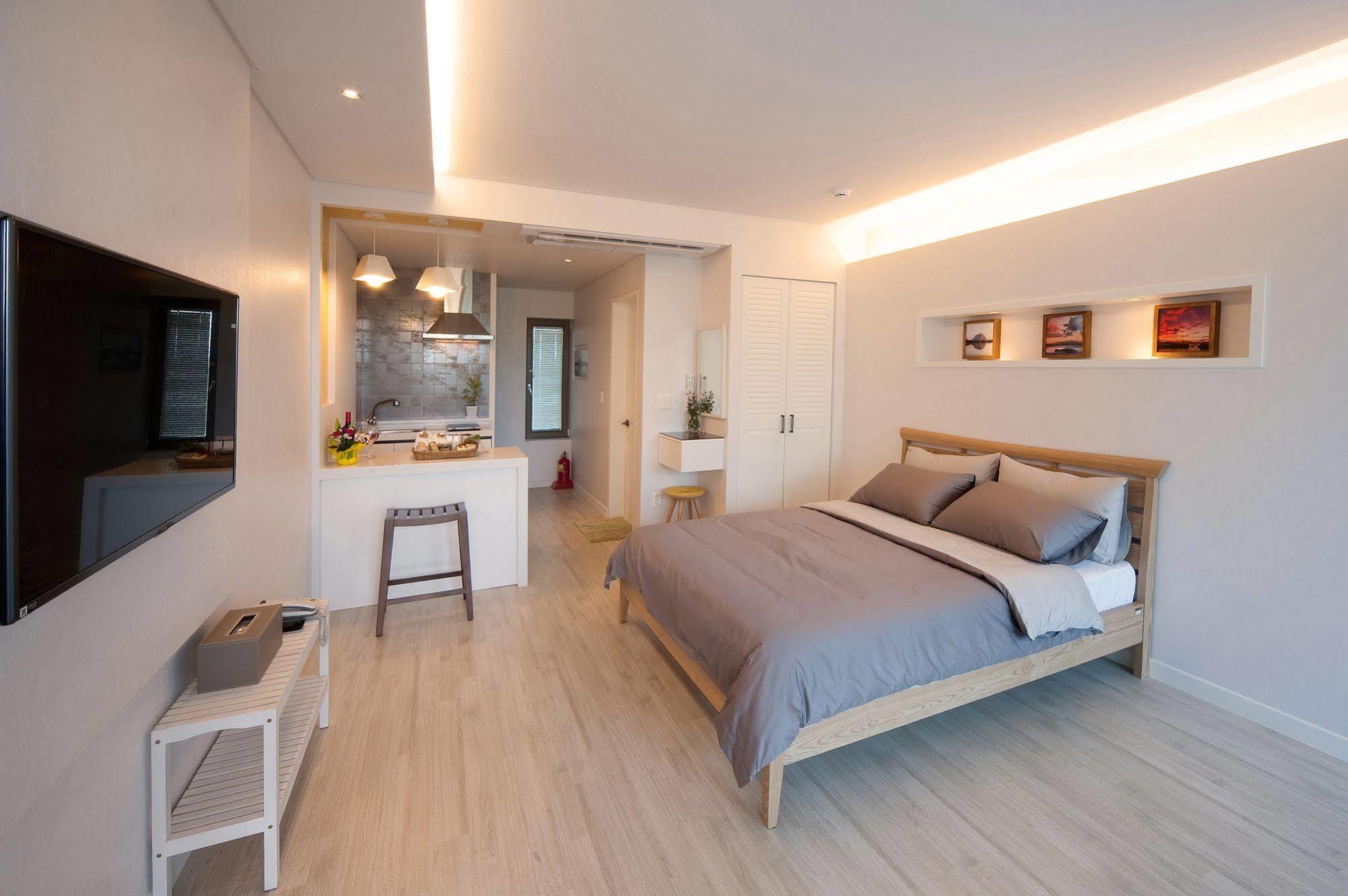 Comma&Spa Resort Seogwipo Exterior photo