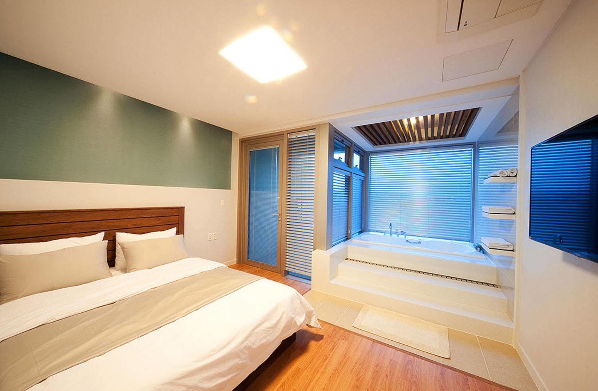 Comma&Spa Resort Seogwipo Exterior photo