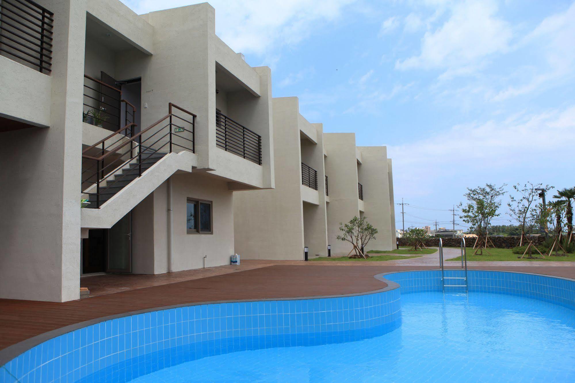 Comma&Spa Resort Seogwipo Exterior photo