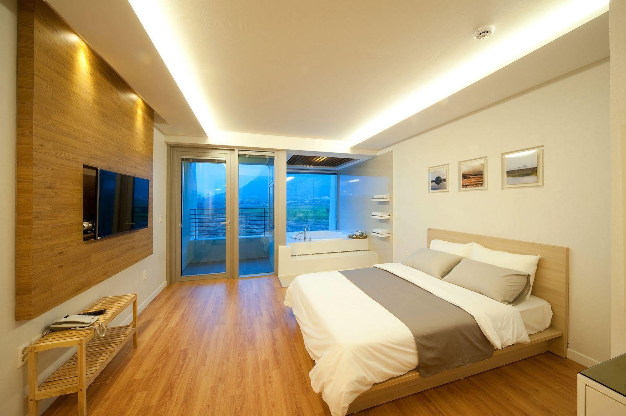 Comma&Spa Resort Seogwipo Exterior photo