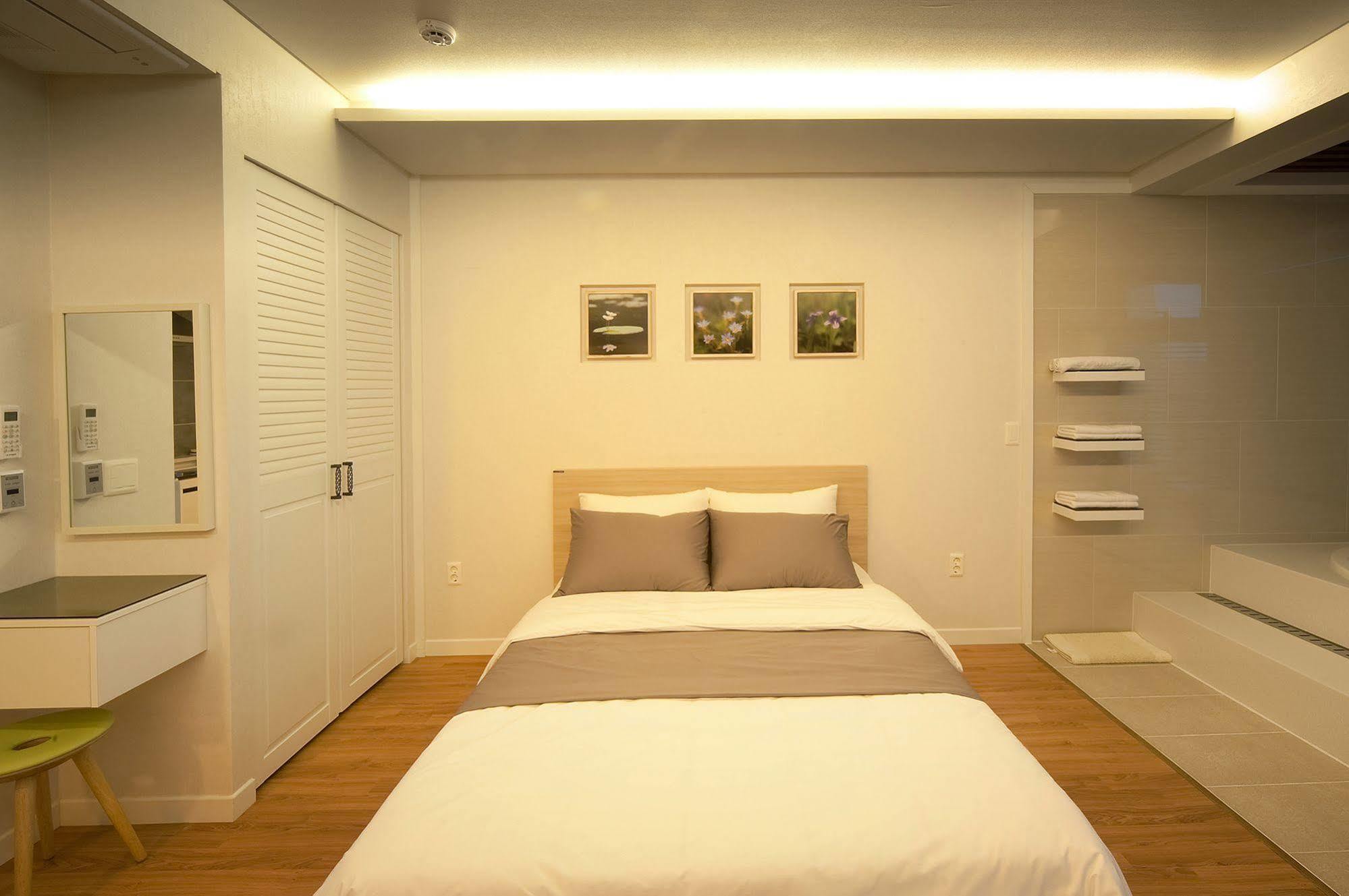 Comma&Spa Resort Seogwipo Exterior photo